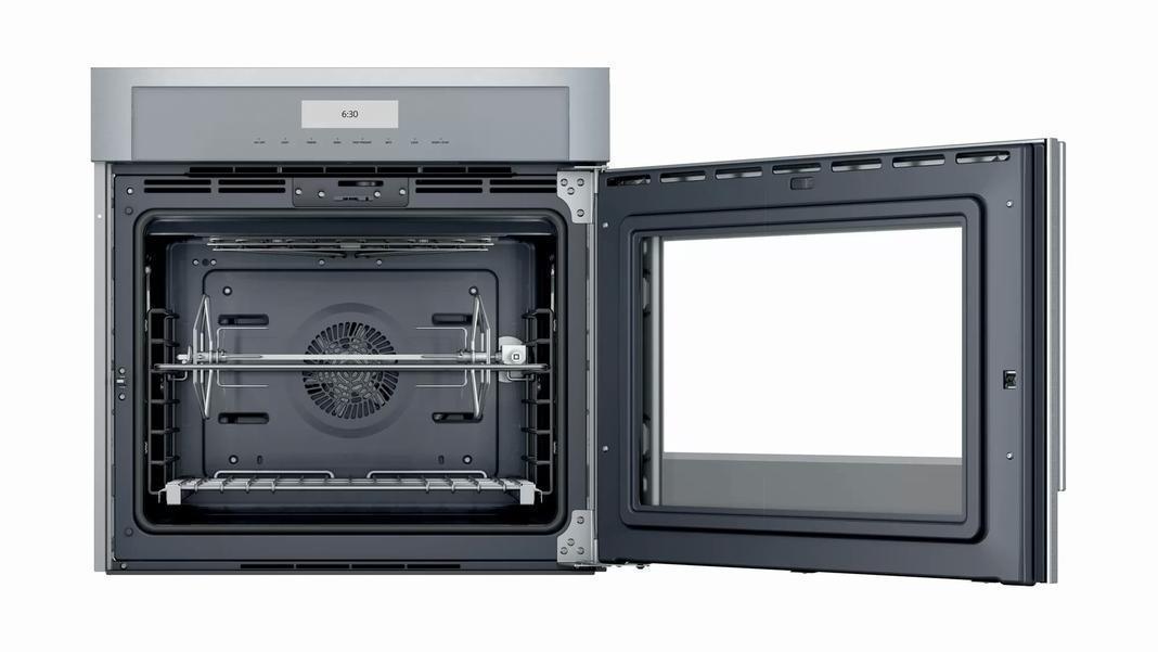 Thermador - 4.5 cu. ft Single Wall Oven in Stainless (Premium Floor Model) - MED301RWS