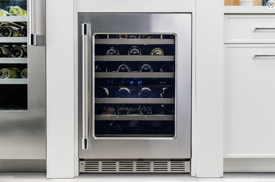 Thermador - 24 Inch 41 Bottles cu. ft Wine Fridge Refrigerator in Stainless - T24UW925RS