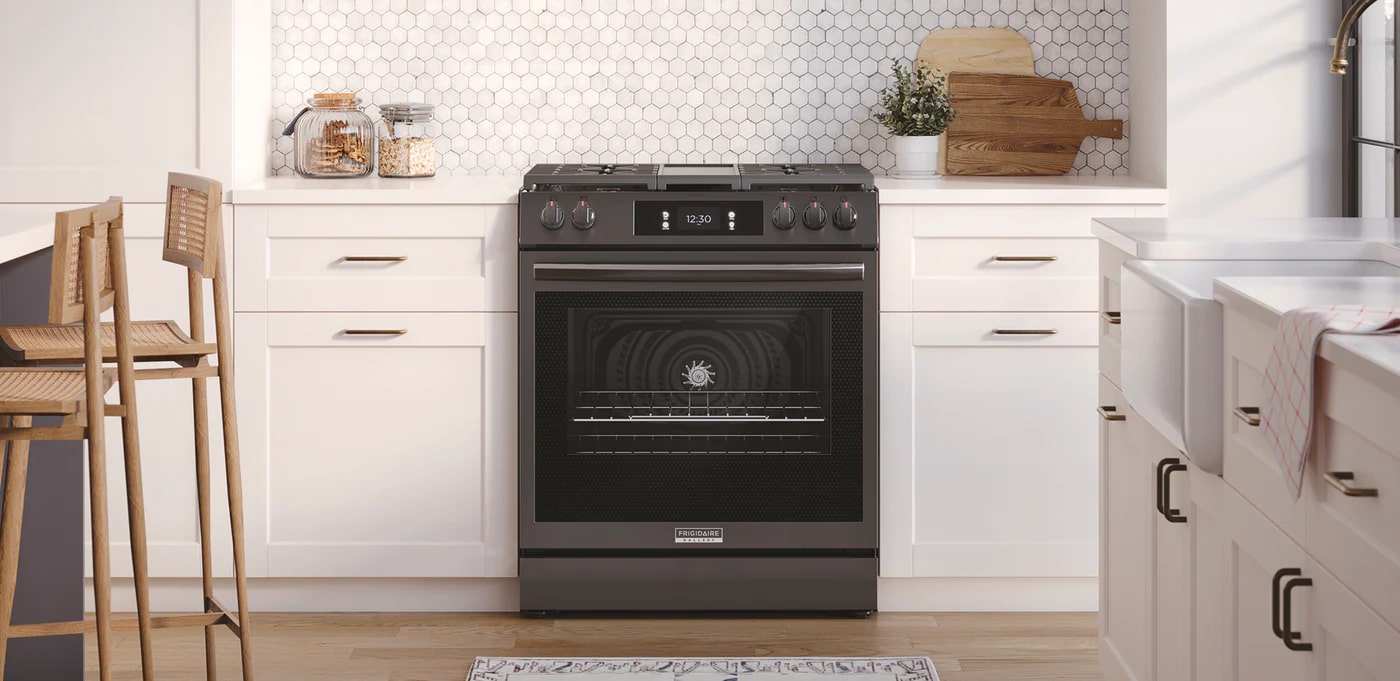 Frigidaire Gallery - 6 cu. ft  Gas Range in Black Stainless - GCFG3060BD