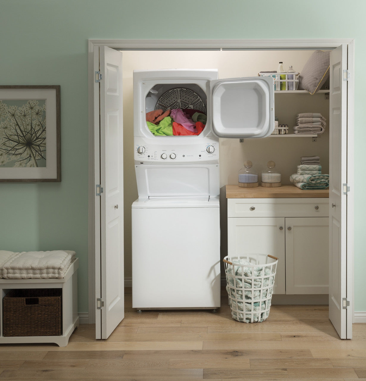 GE - 2.3 cu. Ft. Washer and 4.4 cu. Ft. Dryer Unitized Spacemaker Laundry Stacker - GUD24GSSMWW