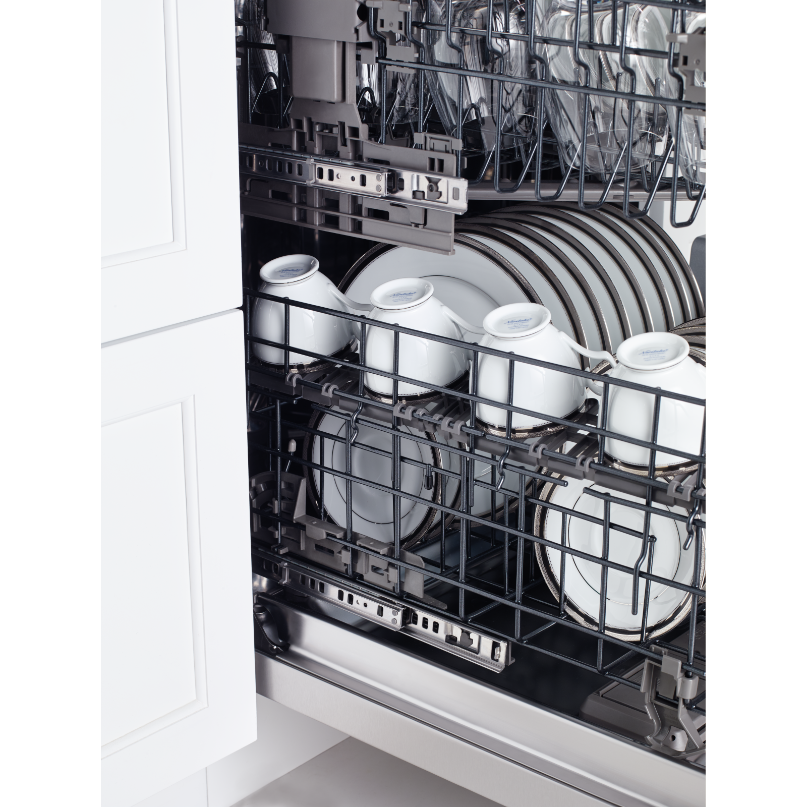 JennAir - 39 dBA Built In Dishwasher in Stainless - JDTSS246GP