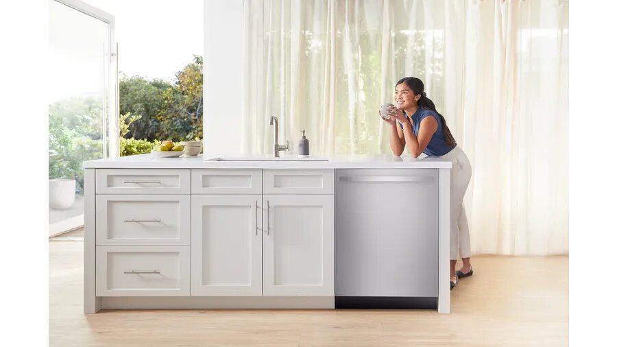 Bosch - 46 dBA Built In Dishwasher in Stainless - SHX5AEM5N