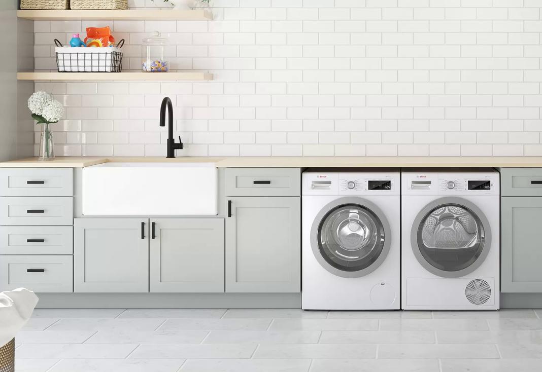 Bosch 2.2 cu. Ft Compact Washer in White 240V WAW285H1UC