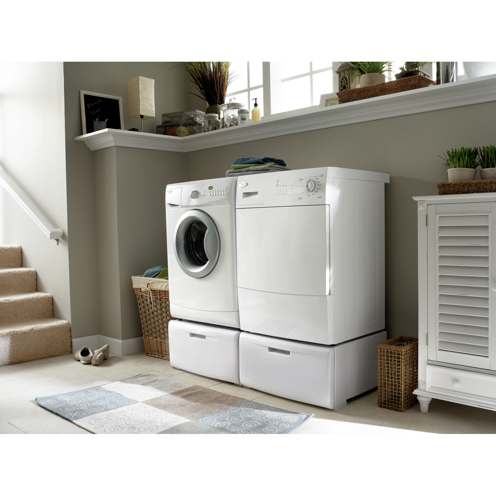 Whirlpool - 2.3 cu. Ft  Front Load Washer in White - WFC7500VW