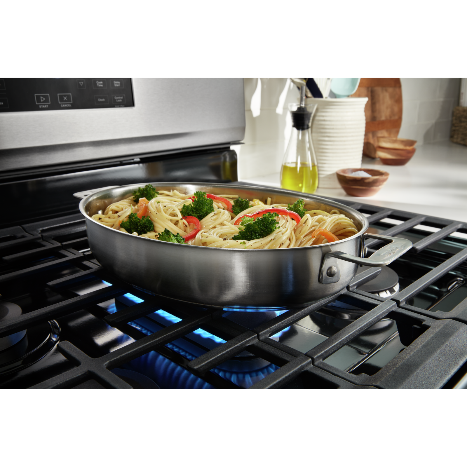 Whirlpool - 5 cu. ft  Gas Range in Black Stainless - WFG550S0LV