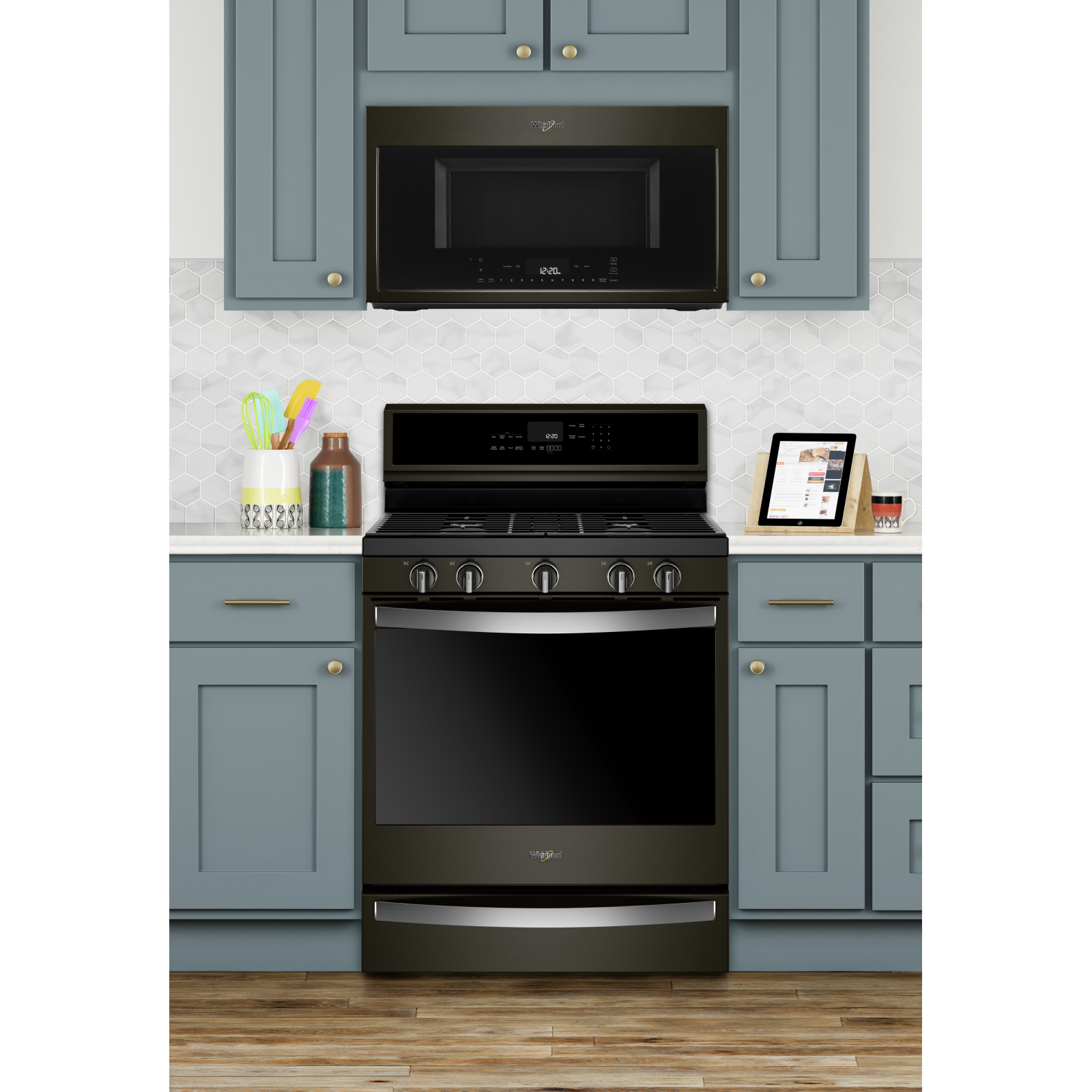 Whirlpool - 5.8 cu. ft  Gas Range in Black Stainless - WFG975H0HV